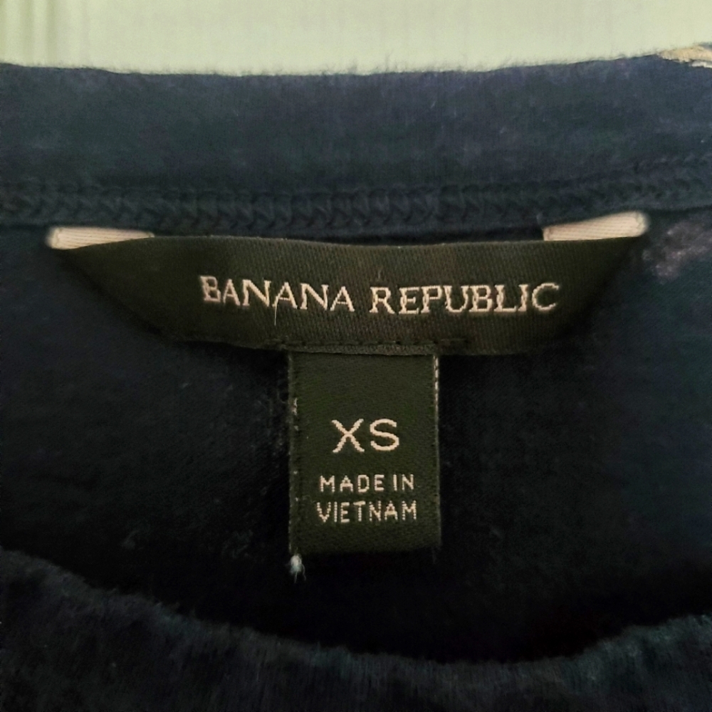 BANANA REPUBLIC Perfect fit flute print tshirt - Picture 5 of 7